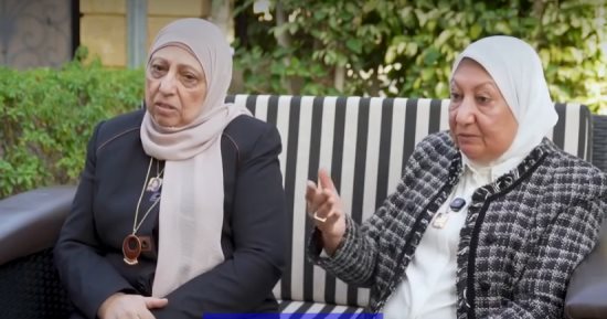 بنات الشيخ طوبار يكشفن سبب بكاءه وانهياره فى المطار.. فيديو