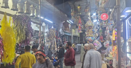 سوق القيسارية بأسيوط.. قلب التجارة النابض في رمضان