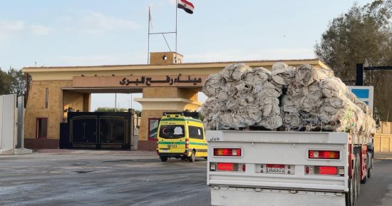 الهلال الأحمر المصرى يدفع بمساعدات غذائية وطبية وشتوية لدعم الفلسطينيين 