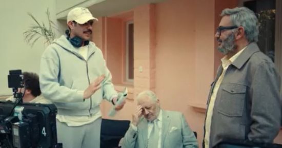 مسلسل فخر الدلتا الحلقة 22.. خالد زكى يشعر بأعراض ألزهايمر خلال تصوير إعلان