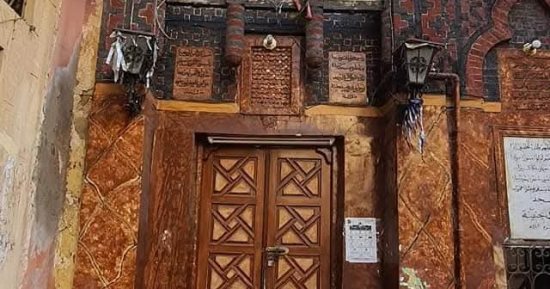 مسجد على بك جنينه غرب الإسكندرية.. مصمم على الطوب الأحمر منذ القرن الـ 19