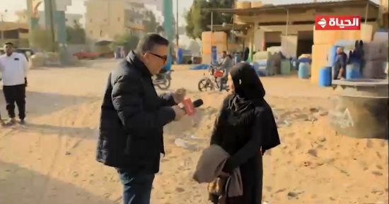 تخرج بعد الفجر لتجني ثمار المزرعة.. شيماء نموذج للمرأة المكافحة والليثي يهديها جائزة مالية