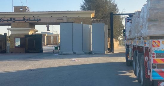 الهلال الأحمر يدفع بأكثر من 76 ألف سلة غذائية و18 ألف قطعة ملابس شتوية 