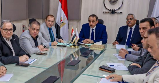 محافظ سوهاج يوجه بالتوسع فى التوعية بقانون التصرف فى أملاك الدولة