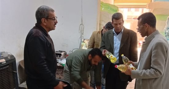 ضبط مصنع لتعبئة زيوت الطعام لتلاعبه بالأوزان وارتكابه مخالفات الغش التجارى بالمنوفية