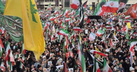 قادة إيران يتحدون ترامب ويشاركون فى مسيرات مليونية وسط الشوارع.. صور