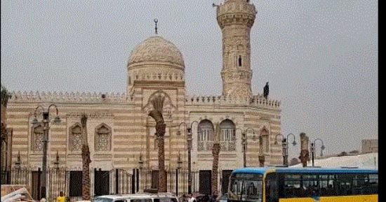 إزالة كوبرى السيدة عائشة المعدنى فى وقت قياسى قبل الموعد المحدد.. فيديو