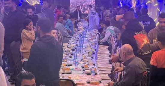 مائدة إفطار أسطورية فى بحر البلد بالوراق.. الشباب يعدون آلاف الوجبات ويزينون الشوارع بالأنوار والرسومات.. «غزة فى القلب» رسالة تضامن على الجدران.. شاشة عرض تضىء بمشاهد المتحف الكبير وبرنامج دولة التلاوة