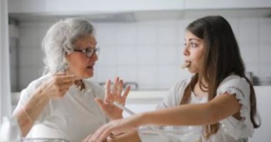 إتيكيت تناول كحك العيد في الجلسات العائلية.. منعاً للإحراج