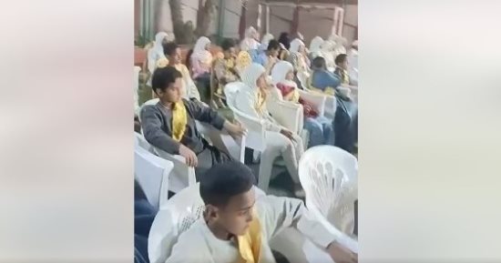 ليلة قرآنية مميزة بكوم أمبو.. تكريم حفظة القرآن وتوزيع رحلتي عمرة (فيديو)