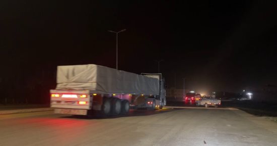 تدفق شاحنات المساعدات إلى معبر رفح تمهيداً لدخولها قطاع غزة