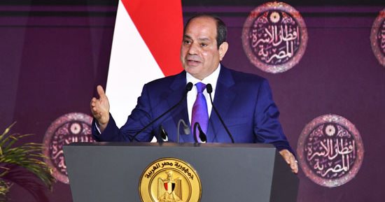 الرئيس السيسى من إفطار الأسرة المصرية: لا أحد يملك القدرة على درء الحرب وستطال الجميع بلا استثناء.. ويؤكد: الإجراءات الاقتصادية الصعبة لحماية استقرار الدولة.. إطلاق حزمة اجتماعية جديدة لدعم محدودي ومتوسطي الدخل