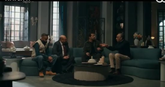 مسلسل على قد الحب الحلقة 25.. سارة بتشوف وتسمع تهيؤات بسبب نيللى كريم وبقت كابوس لها وبتشرّبها من نفس الكاس.. ومحامى مريم يكشف بيع براند الشركة وممتلكاتها لأحمد سعيد عبد الغنى.. وأم سارة تترجى أبو مريم يسامحها