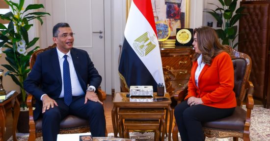 وزيرة التنمية المحلية والبيئة تبحث مع محافظ البحر الأحمر ملفات تنموية وخدمية