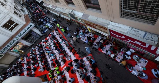 رمضان فى الإمارات.. إفطار جماعى لضيوف الرحمن بالشوارع والساحات