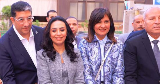 وزيرة التضامن: توزيع ملابس على الأسر الأولى بالرعاية بالقاهرة