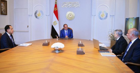 الرئيس السيسى يطلع على موقف إدخال الرقمنة والتكنولوجيا فى عمل هيئة قناة السويس