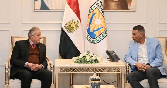 محافظ جنوب سيناء يبحث مع مدير مكتبات مصر العامة تطوير مكتبة الطفل بشرم الشيخ