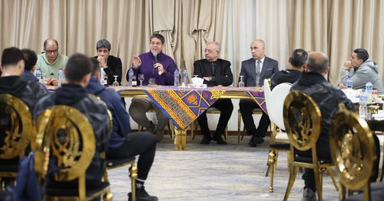 أشرف نصار يحفز لاعبى البنك الأهلى على هامش الإفطار الجماعى للفريق