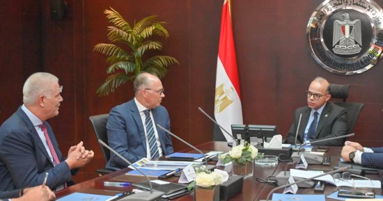 وزير الاستثمار يلتقي ممثلي تحالف رينيرجي جروب لبحث تطورات أكبر مشروع للطاقة الخضراء