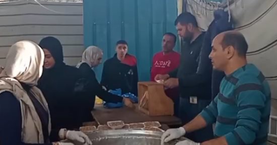 2000 وجبة.. مائدة لإفطار الصائمين بكفر الشيخ.. فيديو