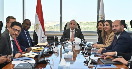 وزير الاستثمار يستعرض محاور تطوير البيئة الاستثمارية