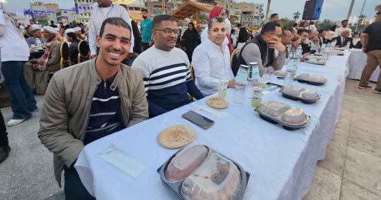ساحة سيدى أبو الحجاج الأقصرى تستضيف إفطار أهل الأقصر.. فيديو وصور