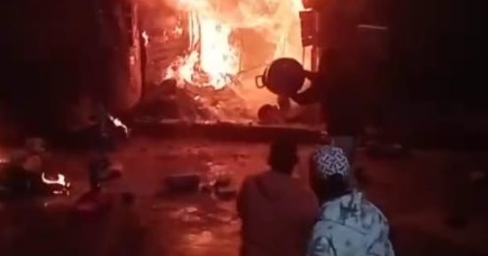  أمن الجيزة يعاين محل اشتعل به حريق في الحوامدية