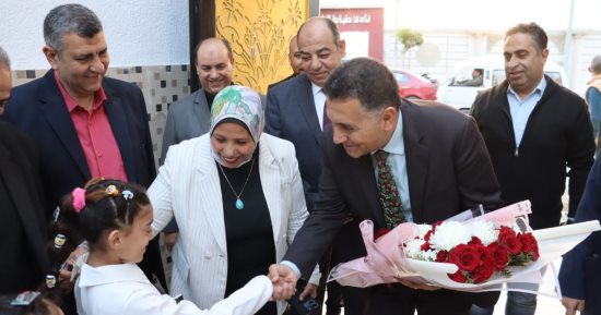 جبر الخواطر.. محافظ القليوبية يشارك فتيات مؤسسة البنات فرحة الإفطار