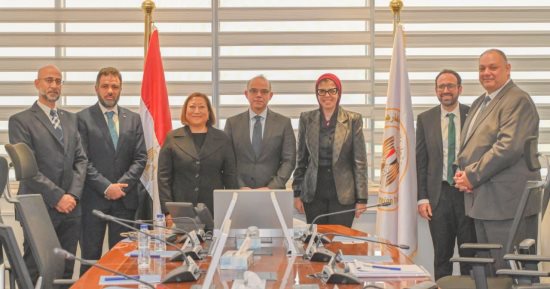 وزير الاستثمار يبحث مع العضو المنتدب لجنرال موتورز جهود توطين صناعة السيارات