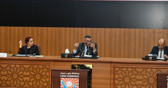 محافظ جنوب سيناء يناقش الاستعداد لعيد الفطر ومشروعات التنمية ببعض المدن