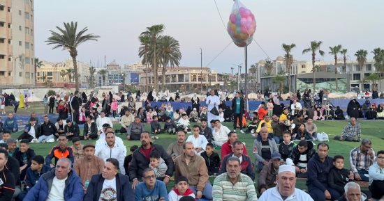 أول أيام عيد الفطر فى بورسعيد.. فرحة تبدأ من الساحات وتمتد لطرح البحر.. صور