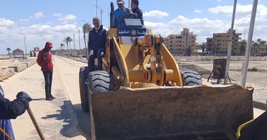 تجهيز الحدائق العامة وكورنيش جمصة لاستقبال المواطنين خلال إجازة عيد الفطر.. صور