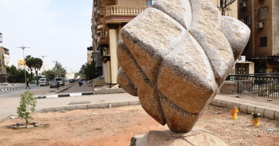 محافظ أسوان: توزيع بعض أعمال السمبوزيوم ضمن منظومة التطوير والتجميل