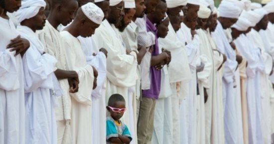 مدينة عطبرة السودانية تقرر حظر صلاة العيد فى الساحات العامة.. التفاصيل