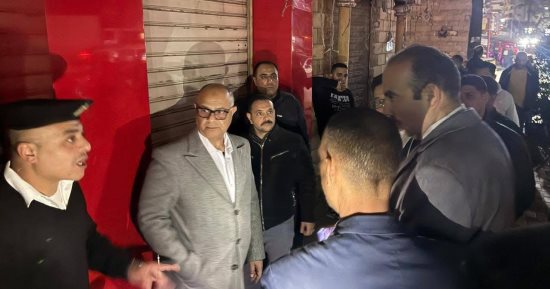تشميع مقهى متعدٍ على حرم الطريق خلال جولة لسكرتير عام الجيزة بالهرم