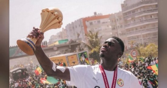نجوم السنغال يثيرون الجدل بعد سحب لقب أمم أفريقيا لصالح المغرب.. صور