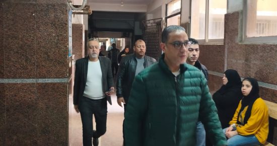 جولة مفاجئة لمحافظ الجيزة بمستشفى الحوامدية العام لمتابعة انتظام العمل.. صور