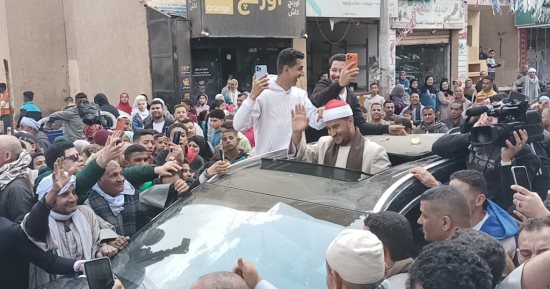 أهالى قرية الفنت يستقبلون نجم دولة التلاوة فى زفة تجوب شوارع القرية.. فيديو وصور