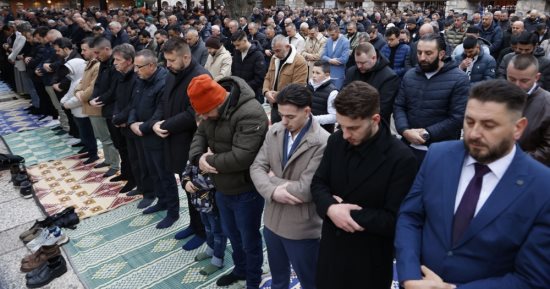 أوروبا تحتفل بعيد الفطر.. الجاليات المسلمة تضىء المدن بالفرحة والتآلف