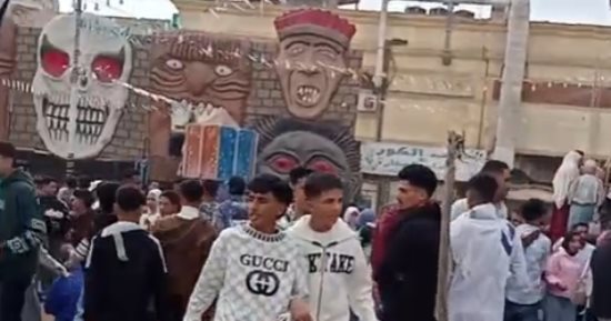 توافد المعيدين على حديقة صنعاء بكفر الشيخ لقضاء أول أيام عيد الفطر.. فيديو