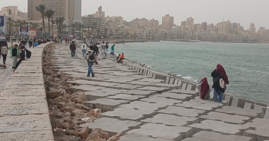 طقس ثالث أيام العيد.. رياح وأتربة واضطراب الملاحة البحرية بهذه السواحل