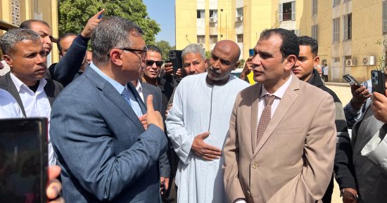 محافظ قنا يوجه بعودة سيارات الإسعاف إلى مقرها القديم بمستشفى الوقف