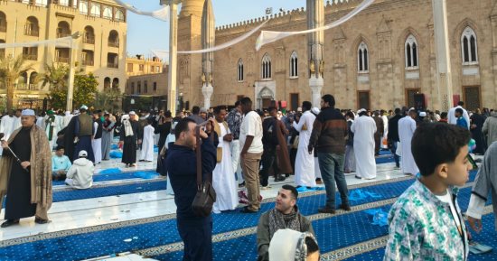 خطيب صلاة العيد بمسجد الإمام الحسين: إسعدوا الأيتام وذوى الحاجات من الناس