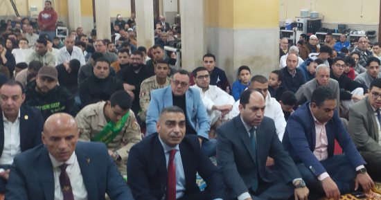 محافظ القليوبية يؤدي صلاة عيد الفطر المبارك بمسجد ناصر فى بنها.. فيديو