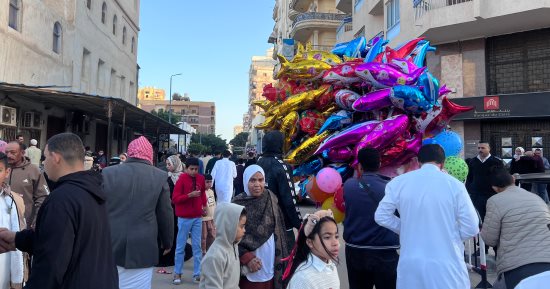 أجواء بهجة العيد في محيط ساحات ومساجد بمطروح.. صور