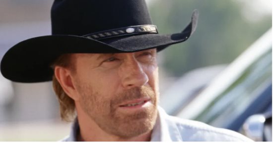 وفاة تشاك نوريس بطل مسلسل Walker, Texas Ranger عن عمر 86 عاما