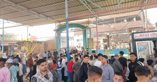 زحام على الملاهي في سوهاج.. فرحة العيد هنا غير أي مكان.. فيديو
