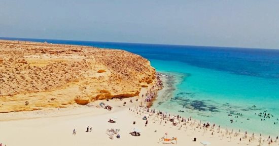 متعة التنزه والرحلات بمطروح وسيوة خلال العيد.. إقبال محبى الهدوء وعشاق الطبيعة البكر لقضاء إجازة العيد البكر.. الشواطئ الخلابة وزيارة المناطق الأثرية والترفيهية أهم معالم مرسى مطروح والعلمين.. صور