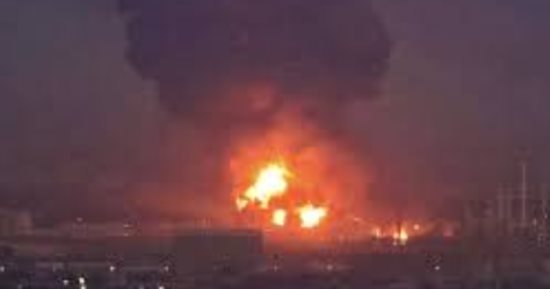 الخليج يواجه الضربات الإيرانية.. 5 آلاف صاروخ ومسيرة خلال 25 يومًا.. استهداف ميناء الشويخ بالكويت وتهديد أمنى مرتفع بقطر وصافرات الإنذار تدوى فى البحرين.. دفاع السعودية تتصدى لمسيرات ومشاورات بمجلس الأمن اليوم 